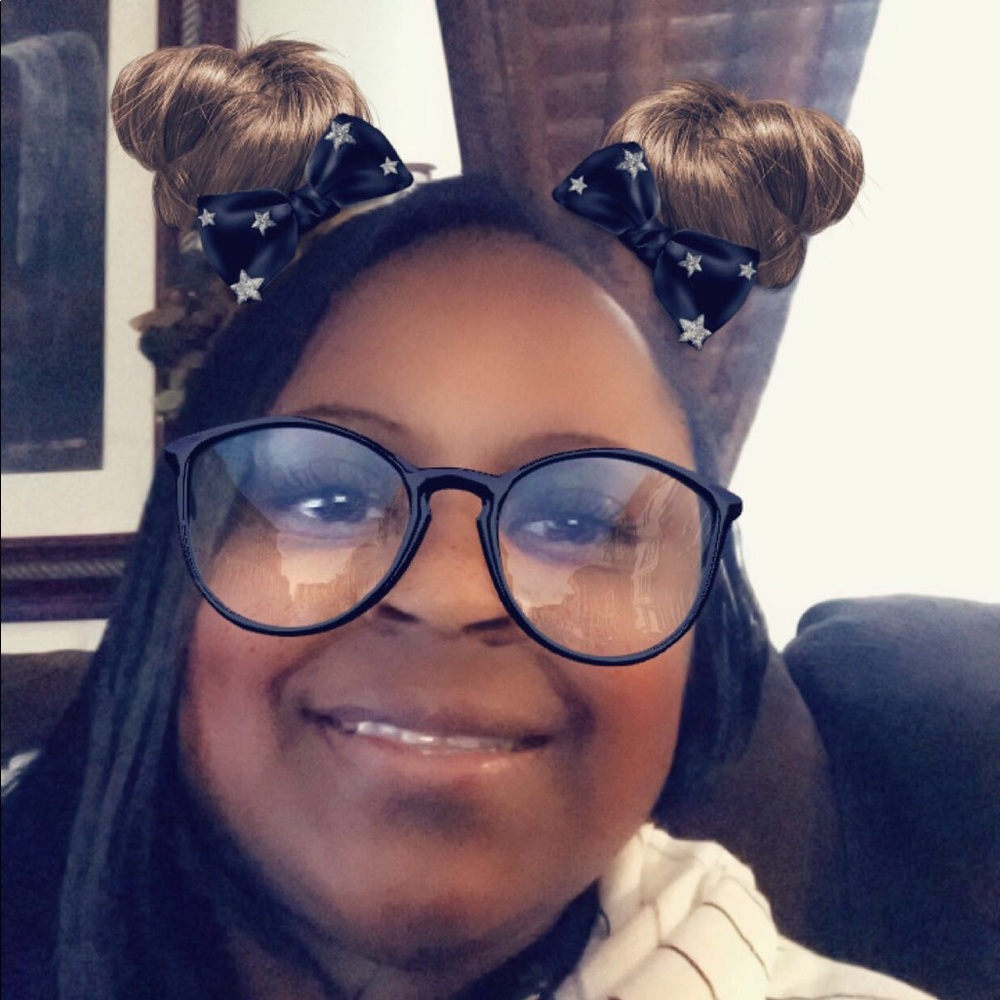 Meet your Posher, Latisha